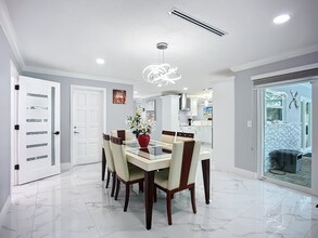 6531 Santiago Ct in Apollo Beach, FL - Foto de edificio - Building Photo