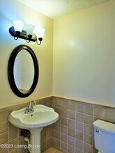 9211 N Pirogue Ct in Louisville, KY - Building Photo - Building Photo