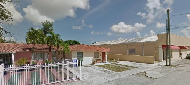 320-332 NW 19th Ave in Miami, FL - Building Photo - Building Photo