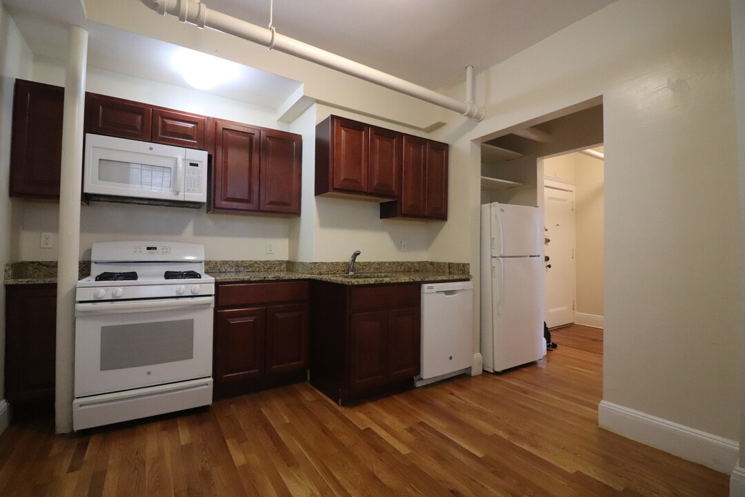 84 Sutherland Rd in Boston, MA - Building Photo