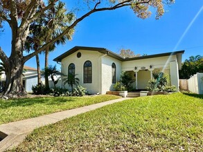 3120 S Julia Cir in Tampa, FL - Foto de edificio - Building Photo