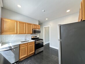2552 N Kildare Ave, Unit 2N in Chicago, IL - Foto de edificio - Building Photo