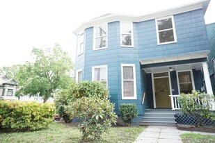 702 6th Ave, Unit A in Tacoma, WA - Building Photo