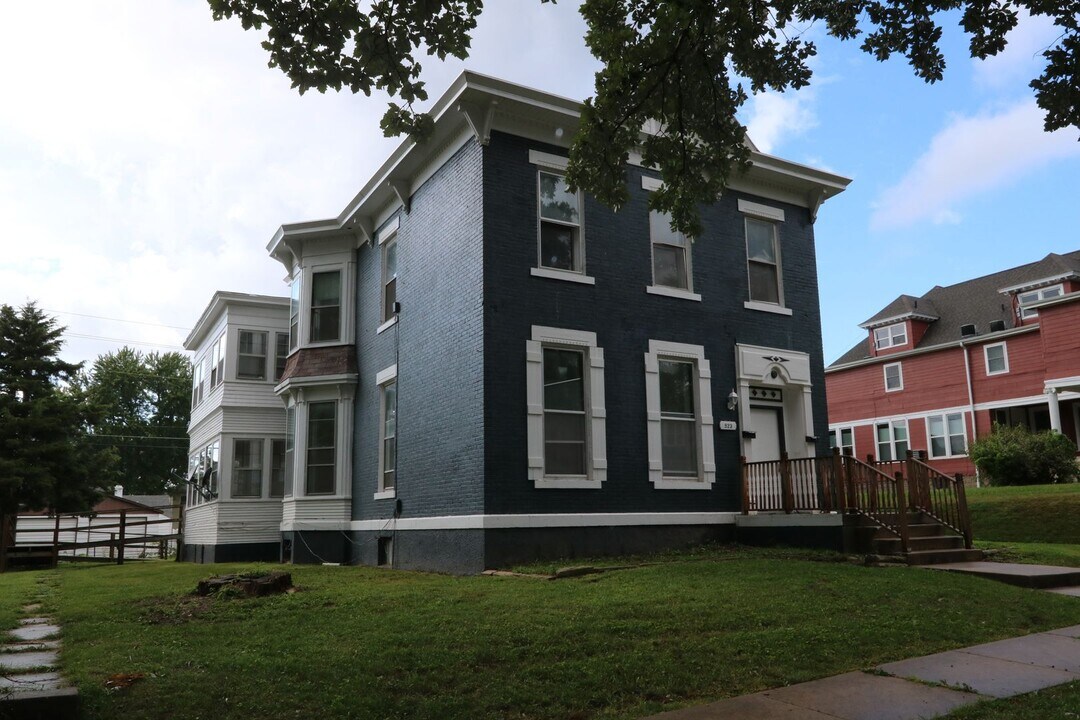923 N 7th St in Burlington, IA - Building Photo
