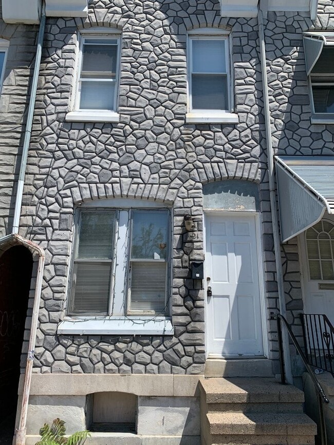 property at 1121 Muhlenberg St