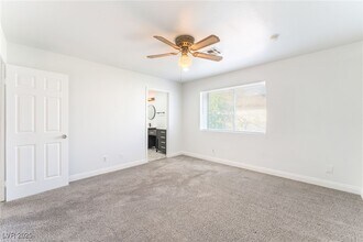 3951 Steinbeck Dr in Las Vegas, NV - Foto de edificio - Building Photo