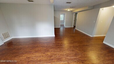 5151 Alpha Ave in Jacksonville, FL - Building Photo - Building Photo