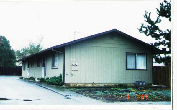 634 College St in Healdsburg, CA - Building Photo - Building Photo