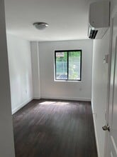 7318 Yellowstone Blvd in Forest Hills, NY - Foto de edificio - Building Photo