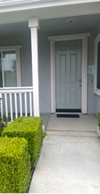 8418 Lourenco Ln in Corona, CA - Foto de edificio - Building Photo