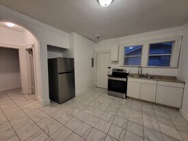 4304-4306 Springfield Blvd, Unit 4304 in Jacksonville, FL - Building Photo
