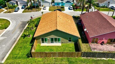 1439 Waterway Cove Dr in Wellington, FL - Building Photo - Building Photo