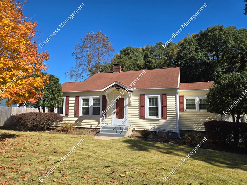 2520 Constance St in East Point, GA - Building Photo