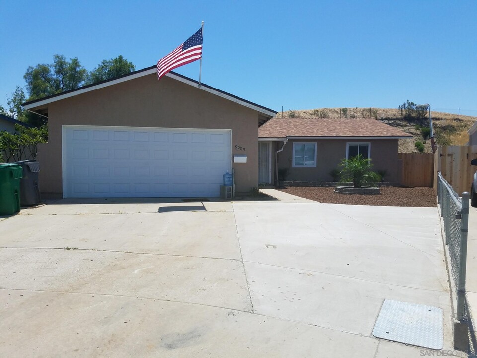 9909 Winchester Way in Lakeside, CA - Building Photo