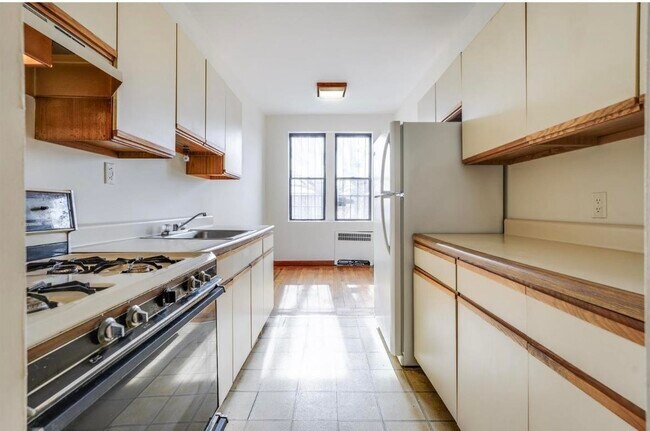 301 Palisade Ave in Union City, NJ - Building Photo - Building Photo