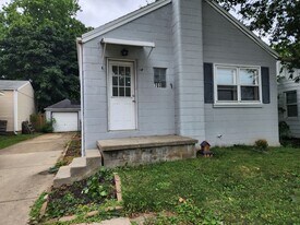 703 Cullom St in Normal, IL - Building Photo