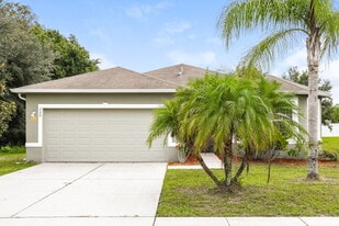 220 Daigledog St in St. Cloud, FL - Building Photo