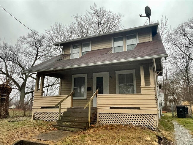 644 Carpenter St in Akron, OH - Foto de edificio - Building Photo