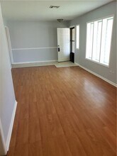 120 E Janin Cir in Portland, TX - Foto de edificio - Building Photo