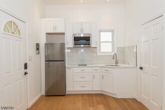 73 Clinton Pl in Hackensack, NJ - Building Photo - Building Photo