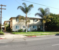 12261 Chandler Blvd in Valley Village, CA - Building Photo