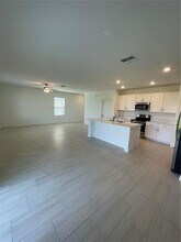 11564 Radiant Shr Lp in San Antonio, FL - Building Photo - Building Photo