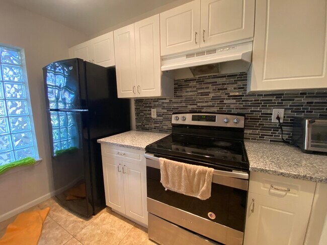 4879 Via Palm Lakes in West Palm Beach, FL - Building Photo - Building Photo
