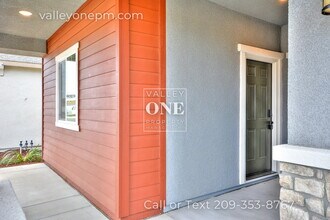 583 Melford Dr in Patterson, CA - Foto de edificio - Building Photo