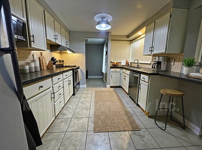 499 Beechwood Dr in Waterloo, ON - Building Photo - Building Photo