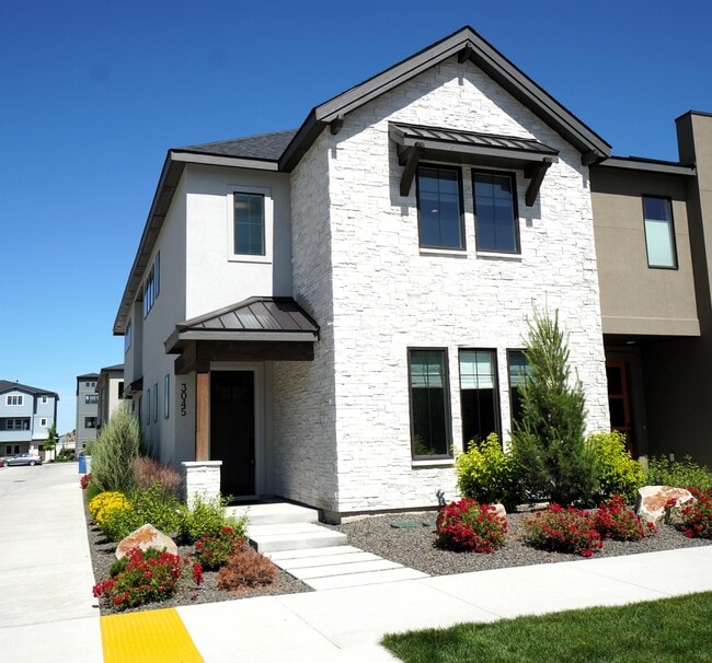 property at 3045 S Honeycomb Way