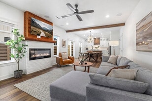 109 NW Ozark Wy in Bentonville, AR - Building Photo