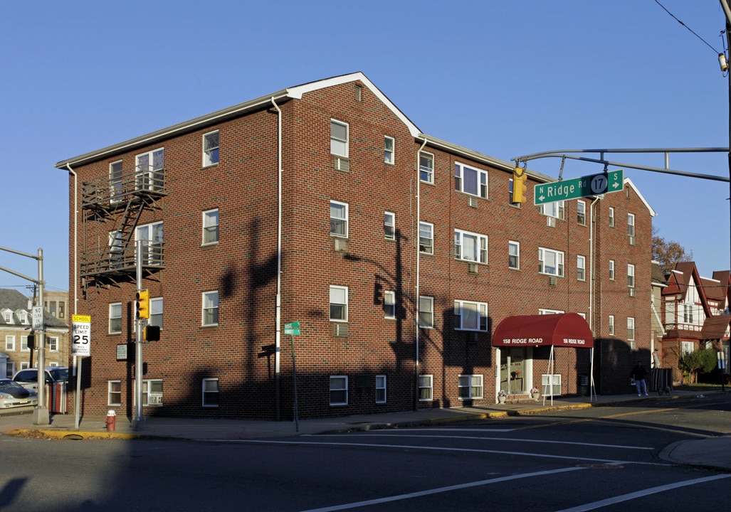 158 Ridge Rd in North Arlington, NJ - Building Photo