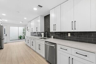 9584 Doliver Dr in Houston, TX - Building Photo