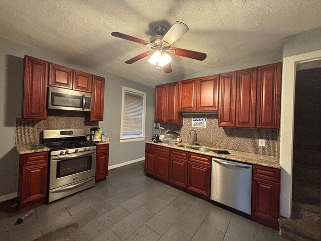 649 W State St in Trenton, NJ - Foto de edificio - Building Photo