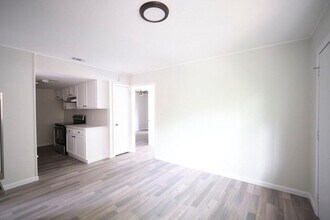 8616 Fireside Dr-Unit -Unit-B in Austin, TX - Building Photo - Building Photo