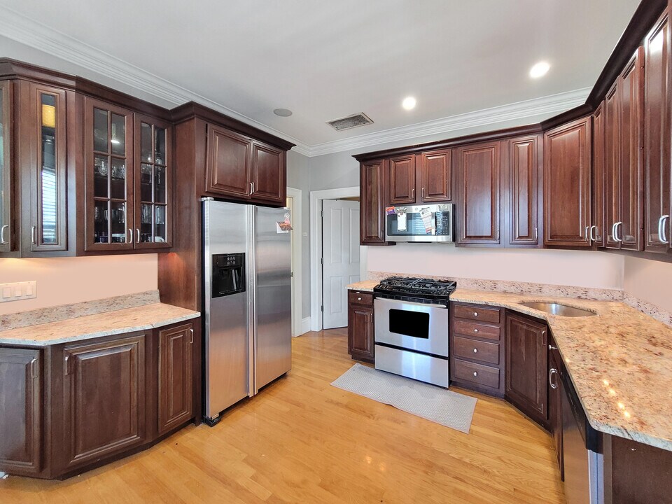 32 Ward St, Unit 3 in Boston, MA - Building Photo