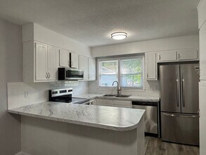 4 Clark Ct in Greensboro, NC - Building Photo - Building Photo