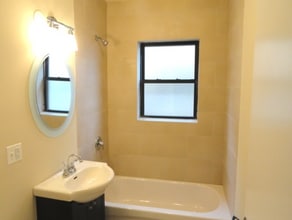 2807 W Lawrence Ave, Unit A2N in Chicago, IL - Building Photo - Building Photo