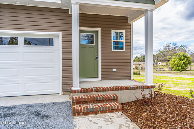 1060 W New York Ave in Southern Pines, NC - Building Photo - Building Photo