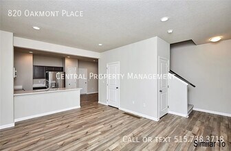 820 Oakmont Pl in Norwalk, IA - Foto de edificio - Building Photo