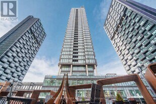 1 Quarrington Ln in North York, ON - Building Photo