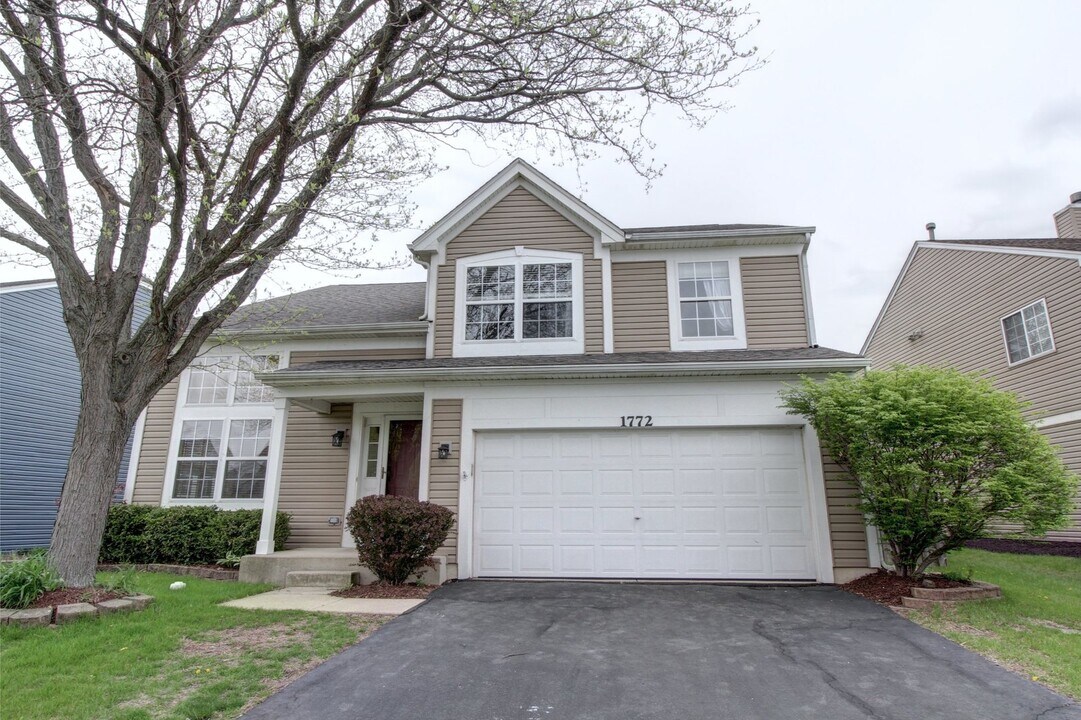 1772 Ellington Dr in Aurora, IL - Building Photo