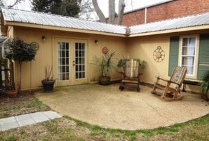 416 Jefferson St, Unit Guest House in Natchitoches, LA - Building Photo
