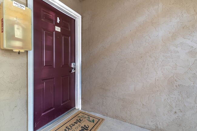 19230 Forest Park Dr NE in Lake Forest Park, WA - Building Photo - Building Photo