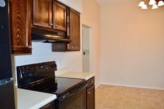 6202 Valley Clf in San Antonio, TX - Building Photo - Building Photo