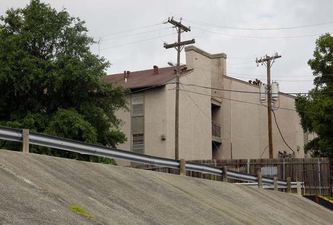 Pin Oak Apartments in San Antonio, TX - Building Photo - Building Photo