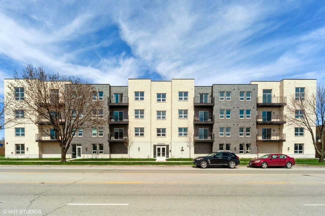 7340 W Irving Park Rd in Norridge, IL - Building Photo