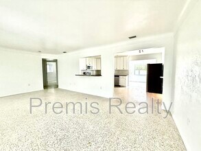 7838 Causeway Blvd N in St. Petersburg, FL - Building Photo - Building Photo