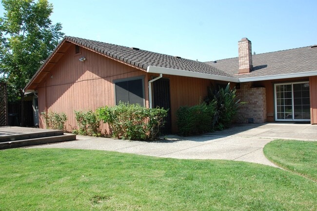 611 Andress Ct in Roseville, CA - Building Photo - Building Photo