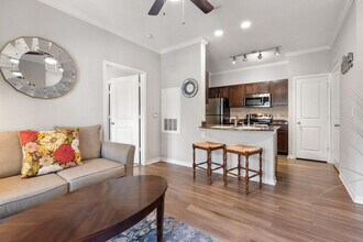 5511 Pecan Spgs Rd in San Antonio, TX - Building Photo - Building Photo